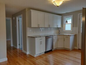 109 Bellwood Rd in Springfield, MA - Building Photo - Building Photo