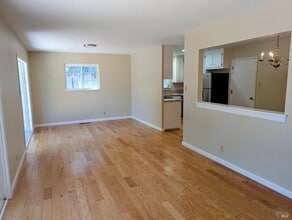 824 University St in Healdsburg, CA - Building Photo - Building Photo