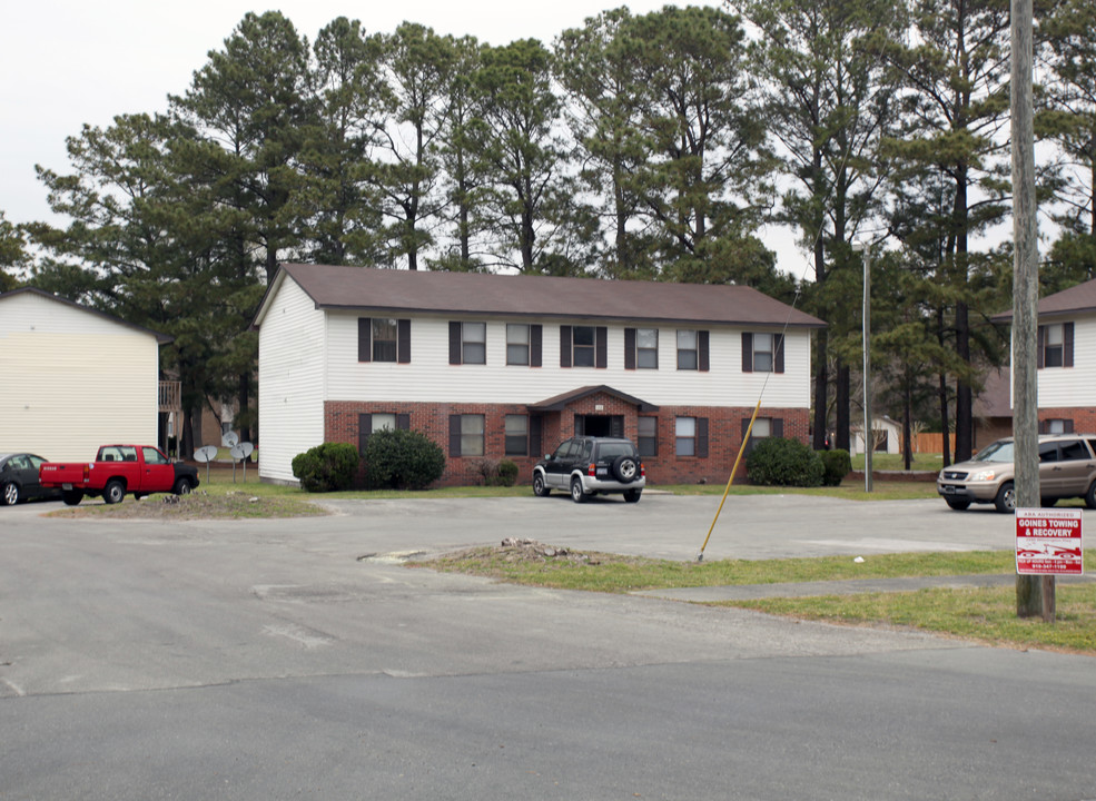 101-110 Ravenwood Dr in Jacksonville, NC - Building Photo