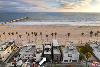 2811 Ocean Front Walk in Los Angeles, CA - Building Photo - Building Photo