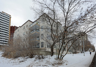 Terrace Court in Edmonton, AB - Building Photo - Building Photo