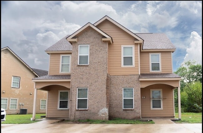 property at 1526 Lake Calais Ct