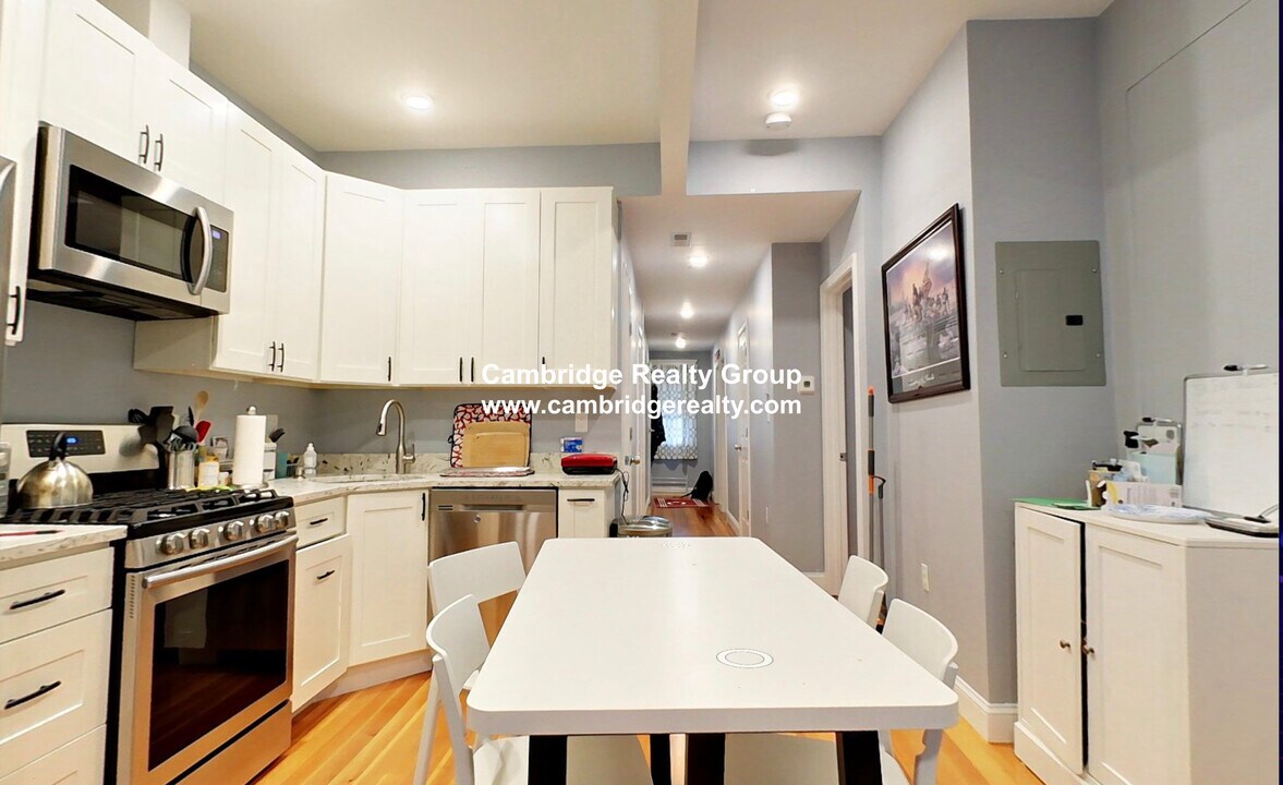 136 Oxford St in Cambridge, MA - Building Photo