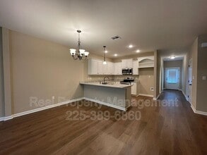 17414 Berkshire Dr in Prairieville, LA - Building Photo - Building Photo