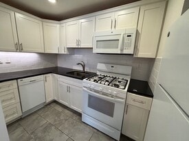 39 Kingstown Way in Duxbury, MA - Building Photo