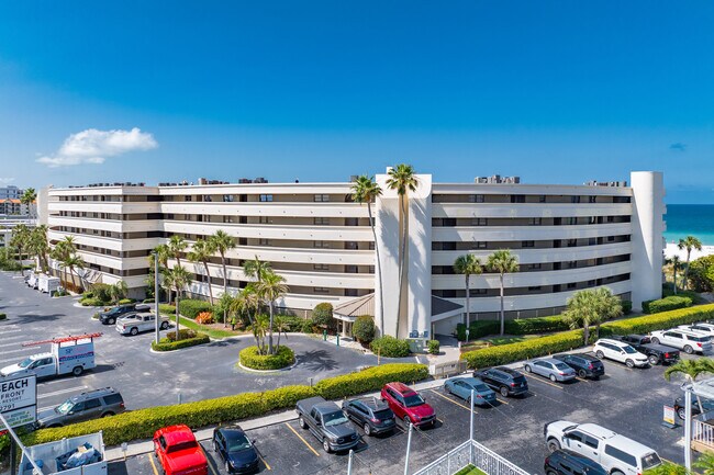 The Lido in St Pete Beach, FL - Foto de edificio - Building Photo