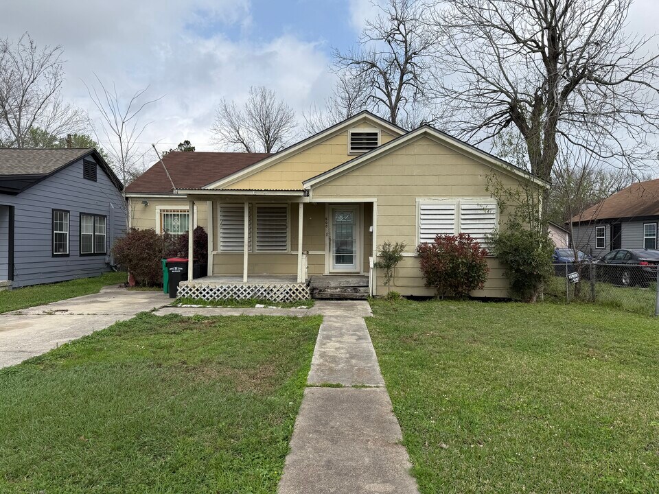500 Scott St in Baytown, TX - Building Photo