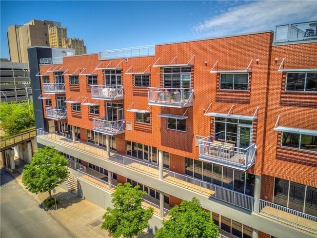 1 NE 2nd St, Unit 304 in Oklahoma City, OK - Foto de edificio - Building Photo