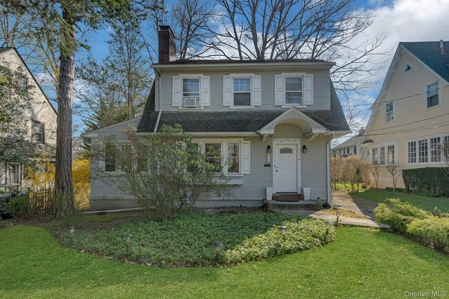 property at 25 Richelieu Rd