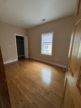 5124 W Henderson St, Unit 2 in Chicago, IL - Building Photo - Building Photo