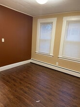 12 Hubbard St in Bloomfield, CT - Building Photo - Building Photo