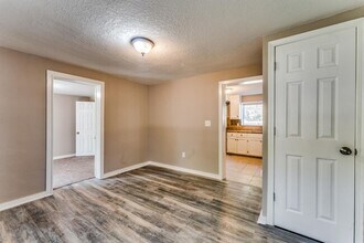 231 S Gordon Ave in Wichita, KS - Building Photo - Building Photo