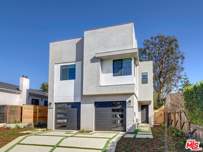 10622 Ayres Ave in Los Angeles, CA - Building Photo - Building Photo