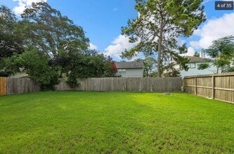 8530 Lake Crystal Dr in Houston, TX - Building Photo - Building Photo