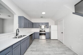 10217 Teneha Dr in Houston, TX - Building Photo - Building Photo