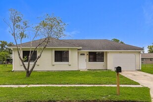 7574 Mesa St in North Port, FL - Building Photo