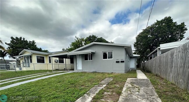 1255 NE 110th Terrace in Miami, FL - Building Photo - Building Photo