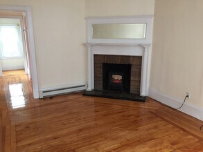 16 Dayton St, Unit 1F in Worcester, MA - Foto de edificio - Building Photo