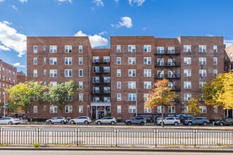 The Romney in Forest Hills, NY - Foto de edificio - Building Photo