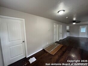 3723 W Martin St in San Antonio, TX - Building Photo - Building Photo