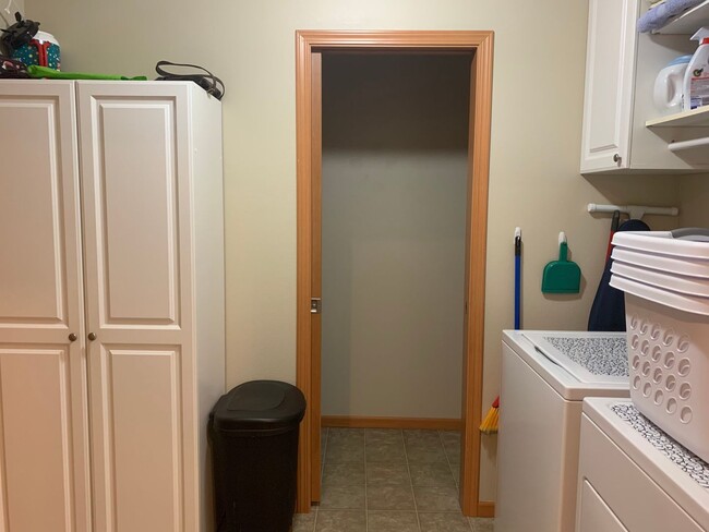 564 NW Oxford Pl in Oak Harbor, WA - Building Photo - Building Photo