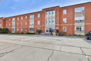 Equity Park in Oakville, ON - Building Photo