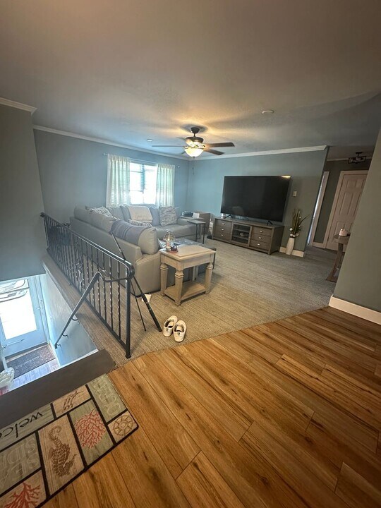 123 White St in Eatontown, NJ - Foto de edificio