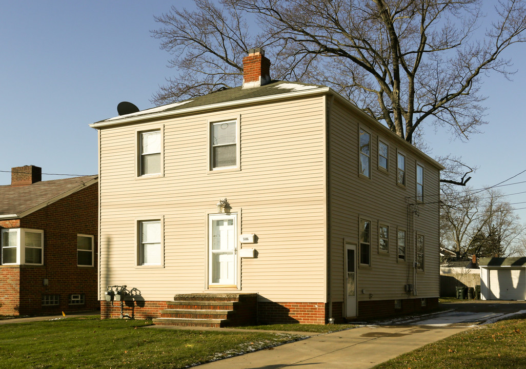 5880 State Rd in Parma, OH - Building Photo