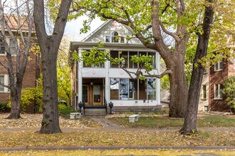715 5th St SE, Unit Upper in Minneapolis, MN - Foto de edificio - Building Photo