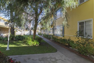 Monterey Gardens Apartments in Alhambra, CA - Building Photo - Building Photo