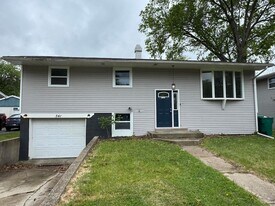 541 W 67th Ln in Merrillville, IN - Building Photo