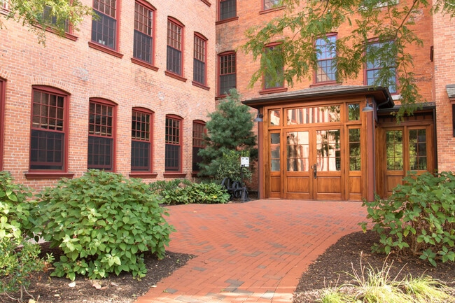 19 Logan St in Auburn, NY - Building Photo - Building Photo