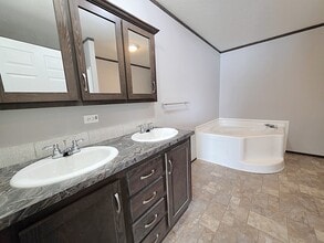 151 Whippoorwill Ln in Rochester Hills, MI - Building Photo - Building Photo