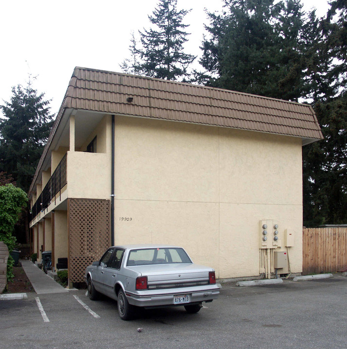 19909 68th Ave W in Lynnwood, WA - Foto de edificio