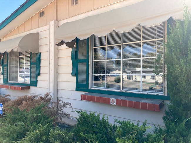 1429 Basswood Way in Hemet, CA - Building Photo - Building Photo