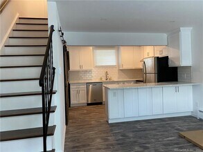 22 E Hills Dr in New Canaan, CT - Building Photo - Building Photo