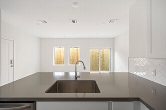 831 Paul Quinn St in Houston, TX - Building Photo - Building Photo