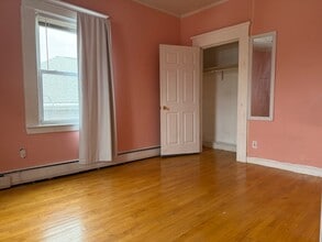 12 High St, Unit 2 in Malden, MA - Foto de edificio - Building Photo