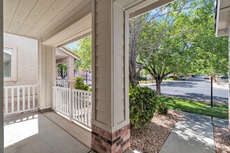 1568 Lamplight Village Ln in Las Vegas, NV - Foto de edificio - Building Photo
