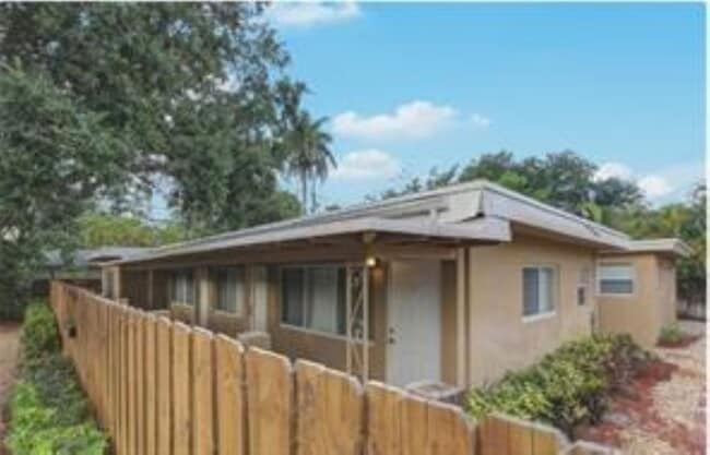 204 NE 10th Ave, Unit C