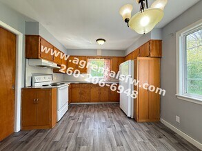 4660 Taylor St in Fort Wayne, IN - Foto de edificio - Building Photo