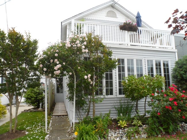property at 11 N Douglas Ave