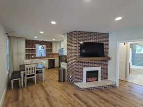 29 Woodrow Ave, Unit 1 in Asheville, NC - Foto de edificio - Building Photo