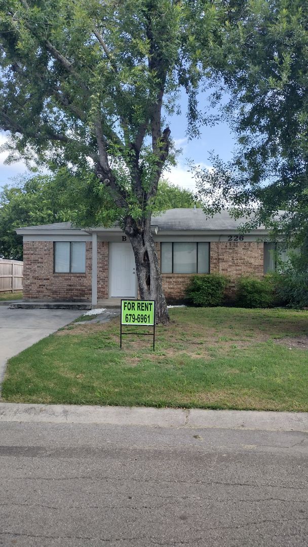 property at 226 Redbud Ln