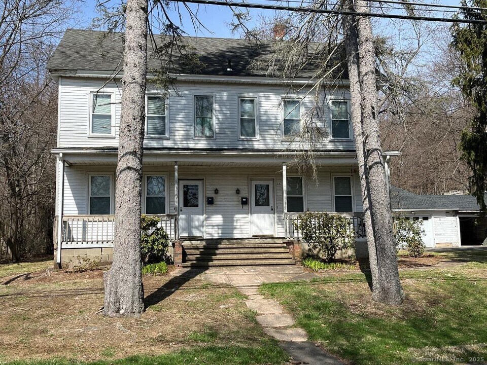 63 Mountain St in Ellington, CT - Building Photo