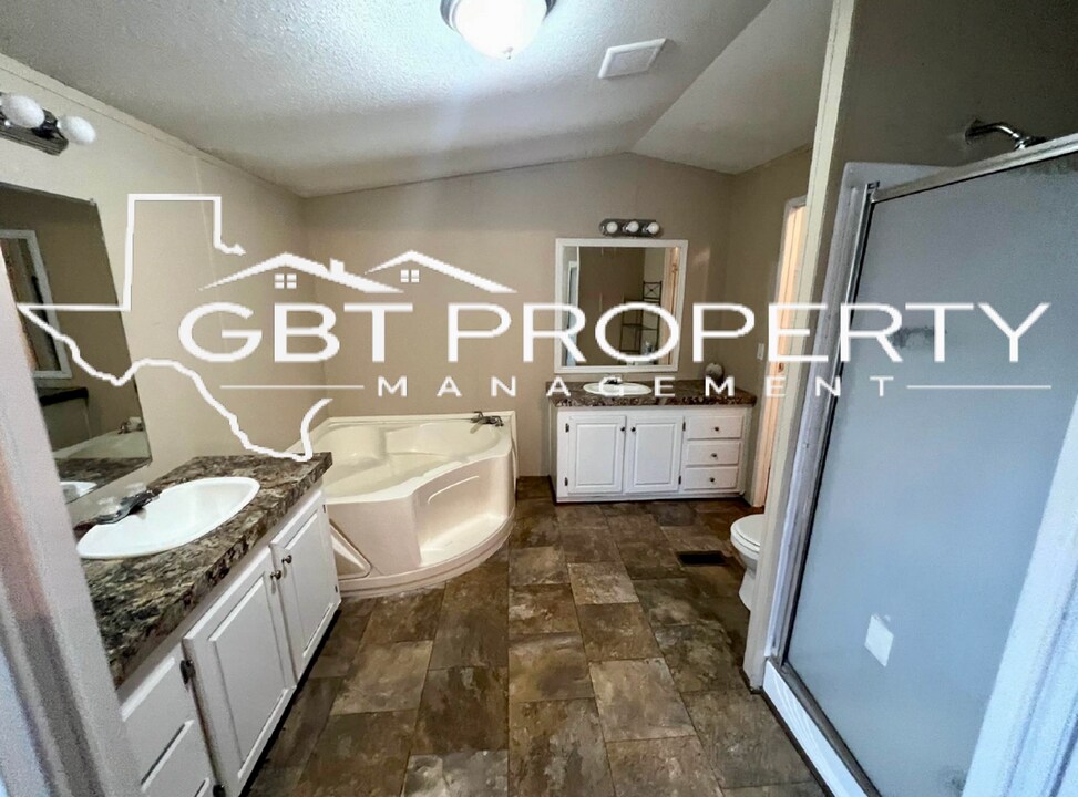 3509 Evergreen Dr in Granbury, TX - Building Photo