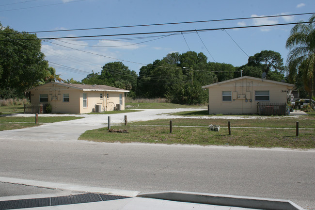 504 Collins Rd in Nokomis, FL - Foto de edificio - Building Photo