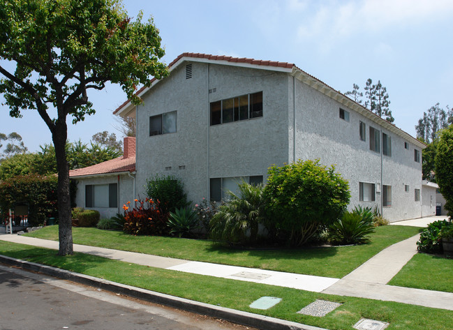 16072 Malaga Ln in Huntington Beach, CA - Building Photo - Building Photo