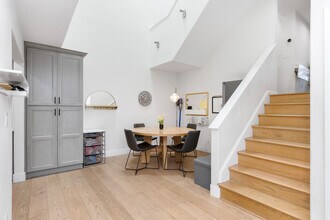 20 Grenada Ct in Manhattan Beach, CA - Building Photo - Building Photo