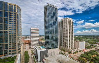 Brava in Houston, TX - Building Photo - Building Photo